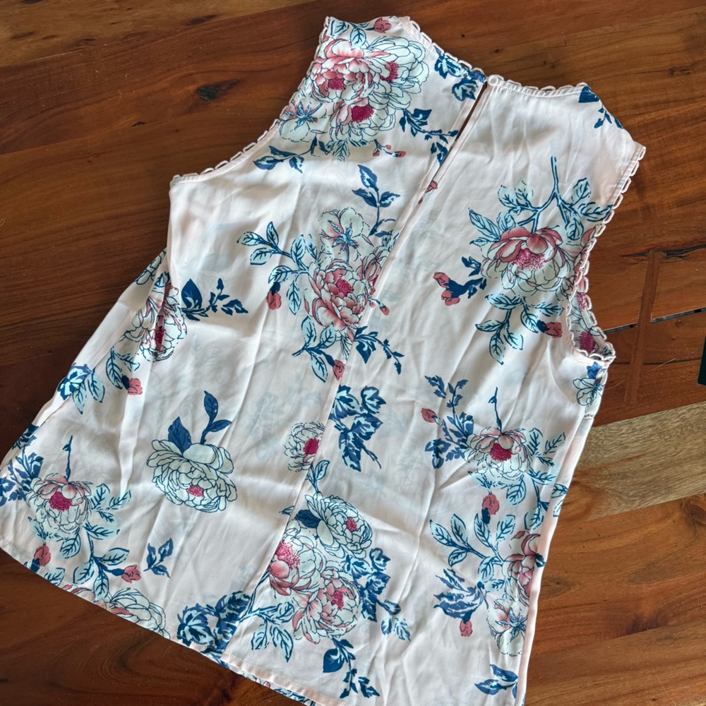 🦊 Elegant Floral Sleeveless Blouse in Pink - Picture 6 of 6